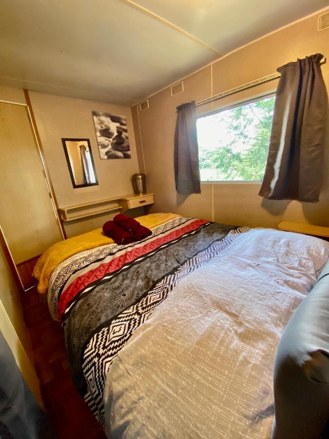 Mobilhome Sous Chalet En Bois A La Ferme Josnes 외부 사진