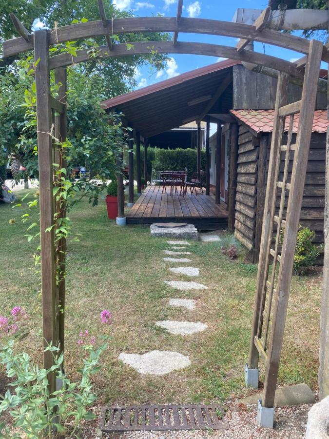 Mobilhome Sous Chalet En Bois A La Ferme Josnes 외부 사진