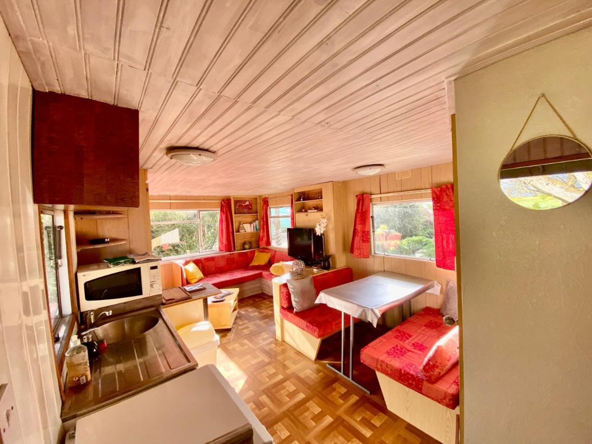 Mobilhome Sous Chalet En Bois A La Ferme Josnes 외부 사진