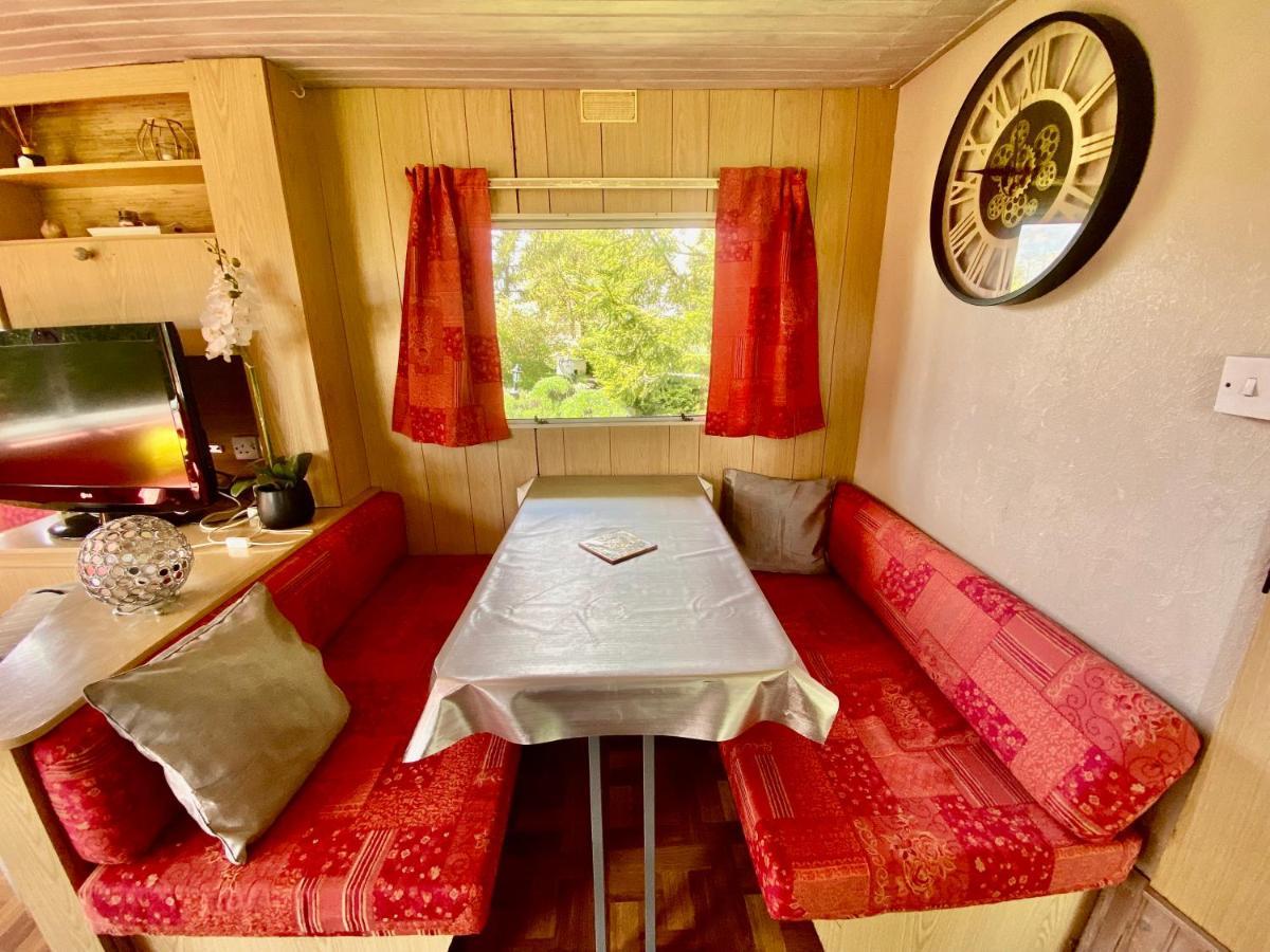 Mobilhome Sous Chalet En Bois A La Ferme Josnes 외부 사진